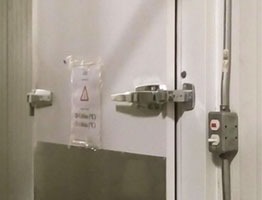 Manual Coldmatic Freezer Door With Heat Trace