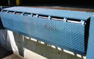 Edge Mount dock leveler