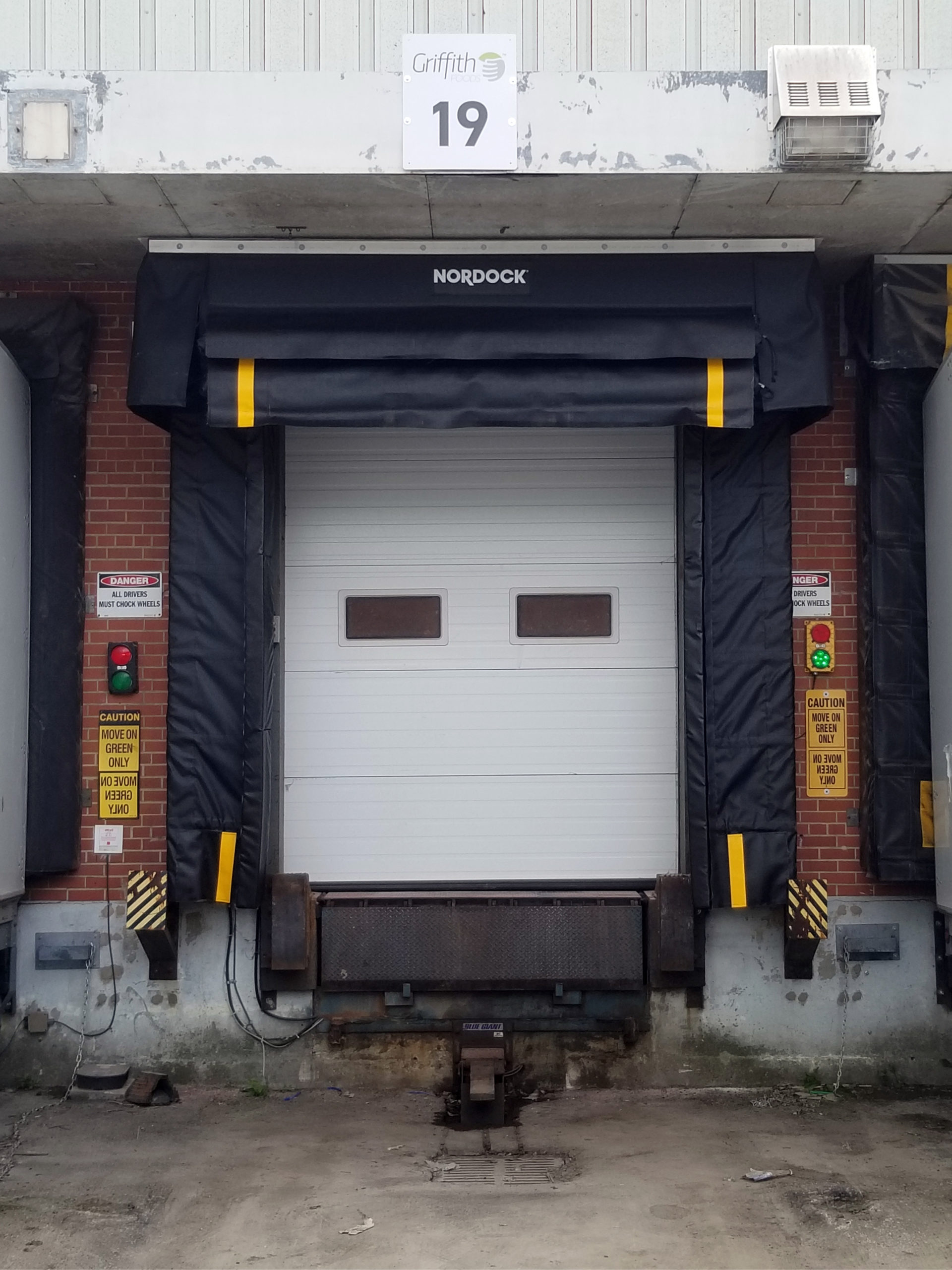 foam frame dock shelter with rain stop