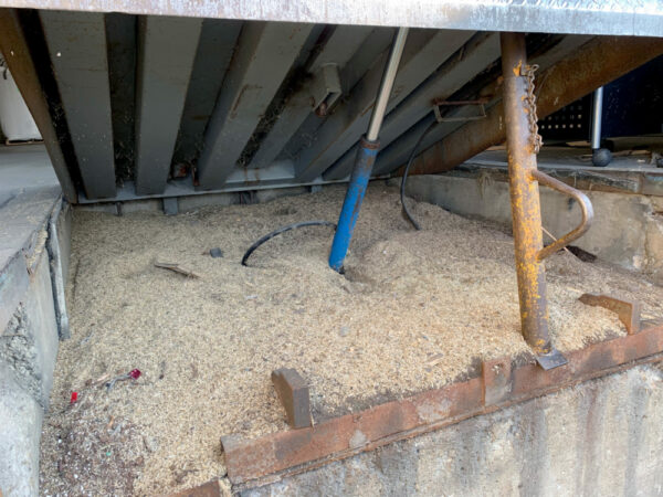 dock leveler PMP before dirty pit