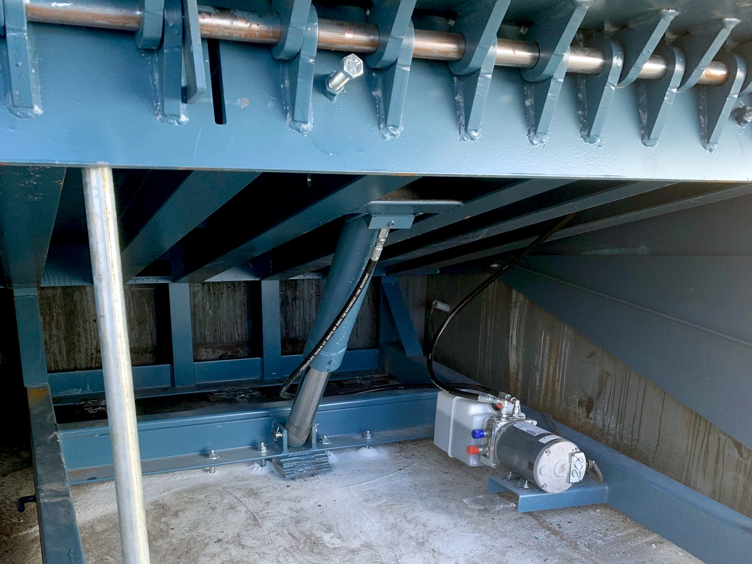Hydraulic Dock Leveler 30K in pit