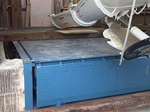 Heavy-Duty Hydraulic Dock Levelers – SRY Rail Link and Day & Ross