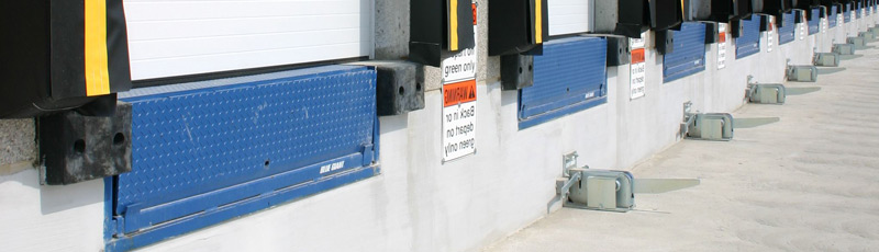 LoadingDocks_Seals_ML10_Exterior_Header Blue Giant Dock Seals Dock Leveler ML10 Mechanical Trailer Restraint