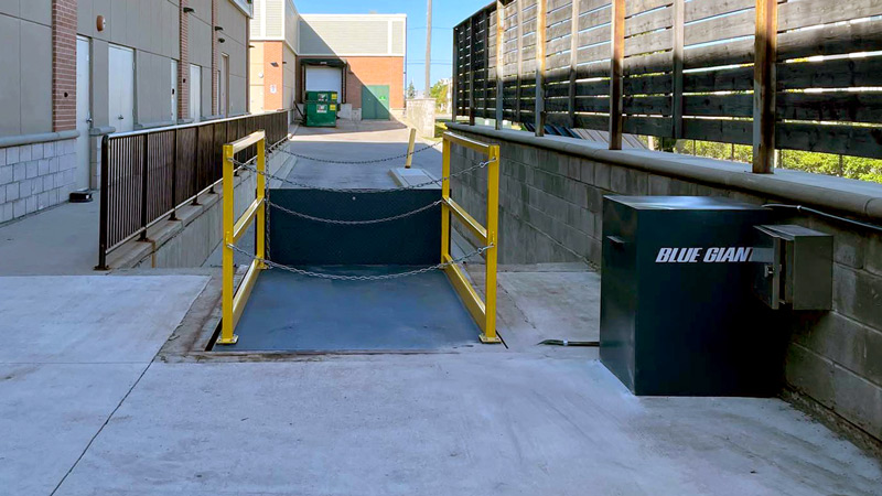 Retail-Store-Complex-Dock-Lift-Table-Raised retail store mall outdoor dock lift table protective cover hydraulic pump electrical controls