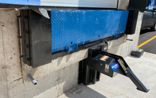Blue Giant hydraulic elevating dock leveler plate steel face dock bumper electric hook trailer vehicle restraint HVR303